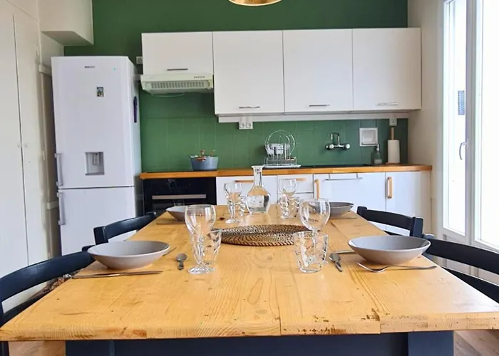 Lumineux Proche Et Marche, Centre-ville Accessible A Pied Parking Gratuit I Sweet Homes Location ロワイヤン